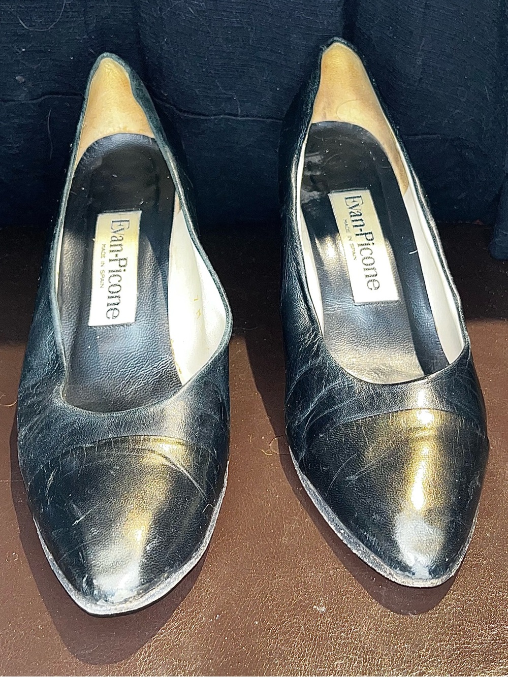 Evan Picone Black Leather Pointed-Toe Pumps